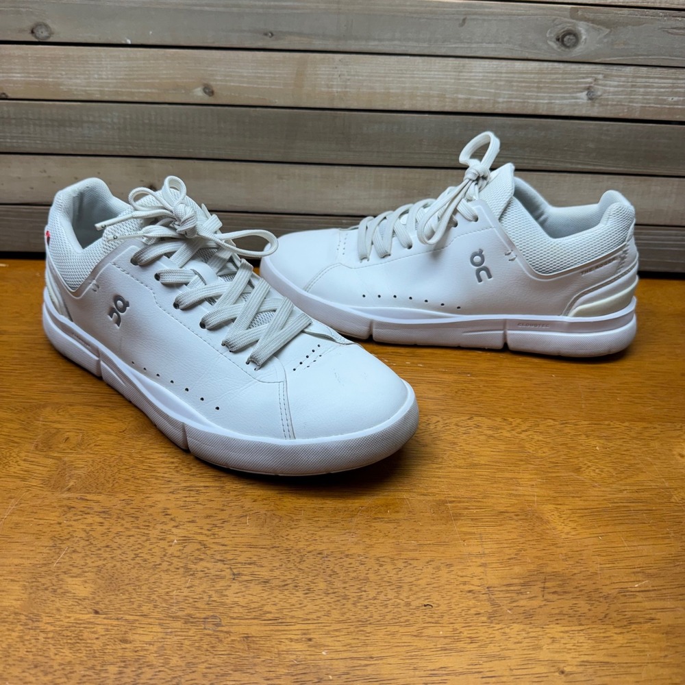 On cloud Running The Roger Advantage White Silver Sneakers Womens 9 48.99452